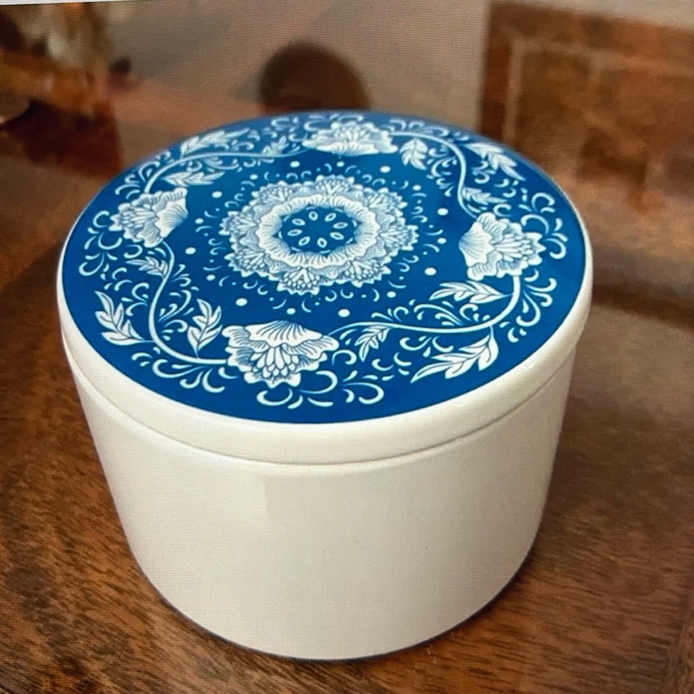 Floral Blue and White Round Ceramic Trinket Box Gift Idea New